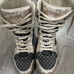 Society Nine High top sneakers